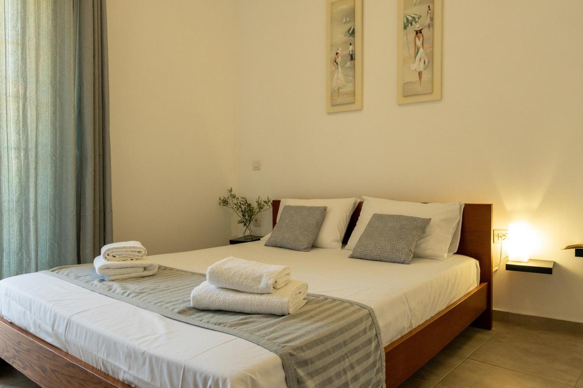 Theofilos Apartment Sitia  Esterno foto